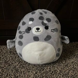 Squishmallow Seal Isis